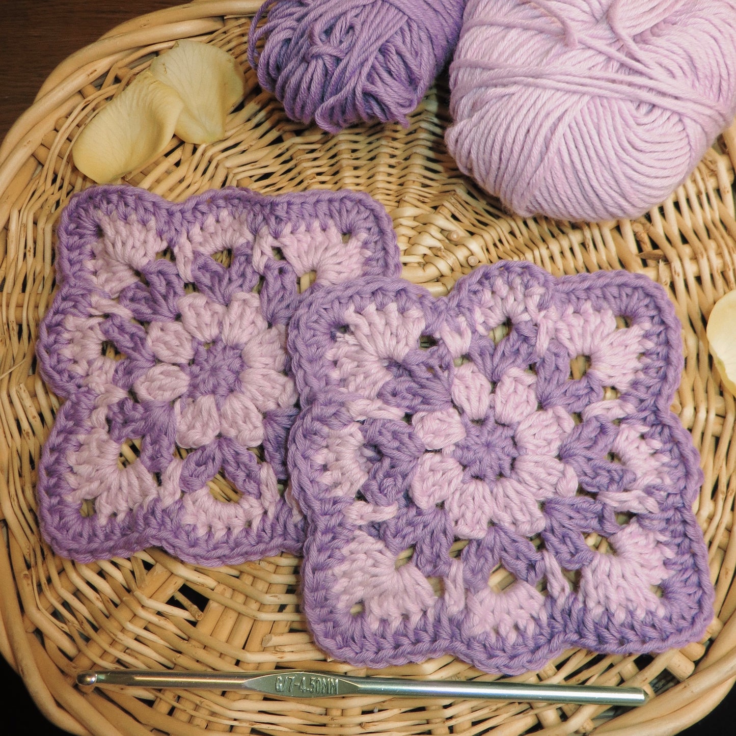 The Lila Flower Square - Pattern