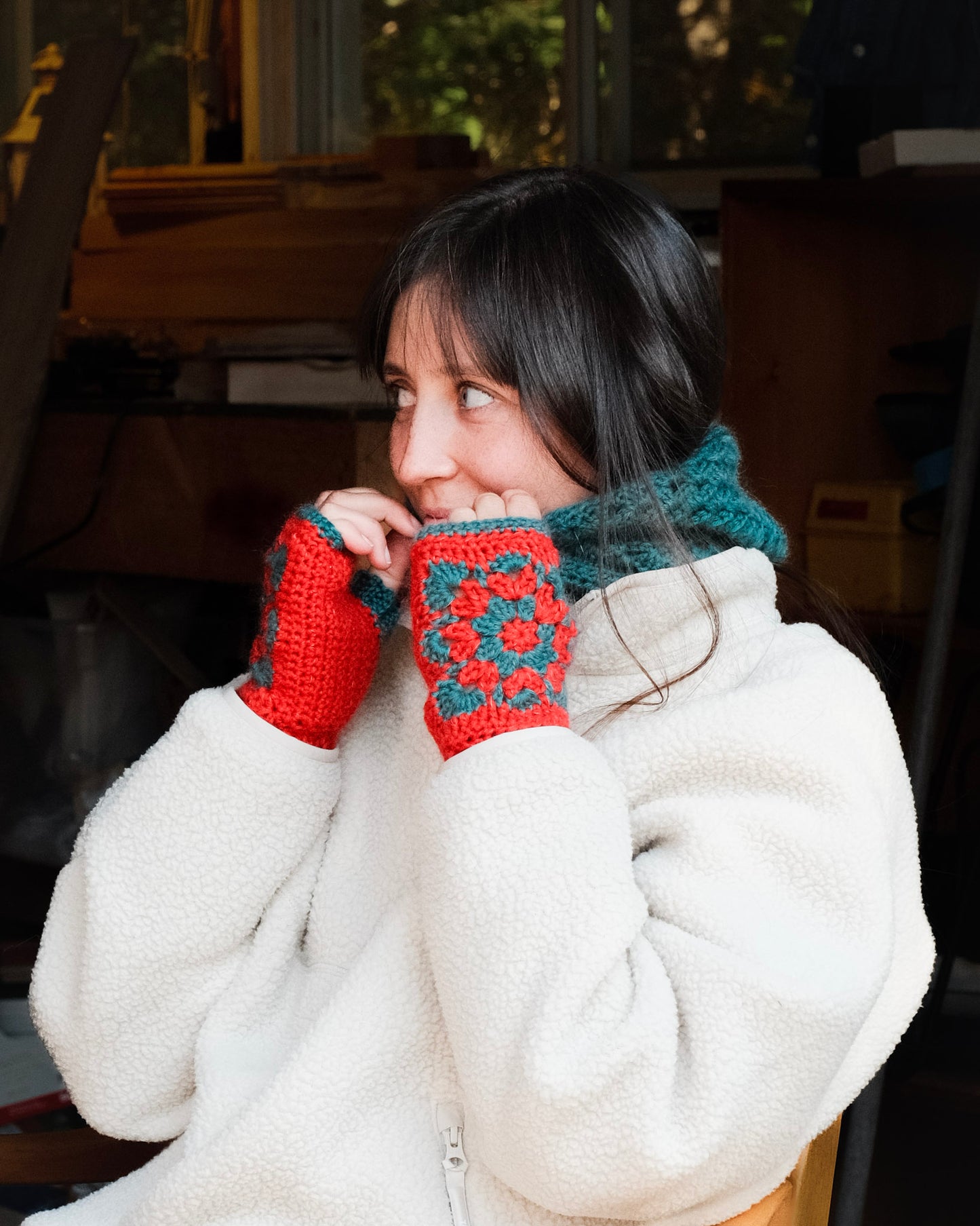 Cozy Flower Mitts Crochet Pattern – Beginner-Friendly, Customizable Fingerless Gloves with Ribbed Design